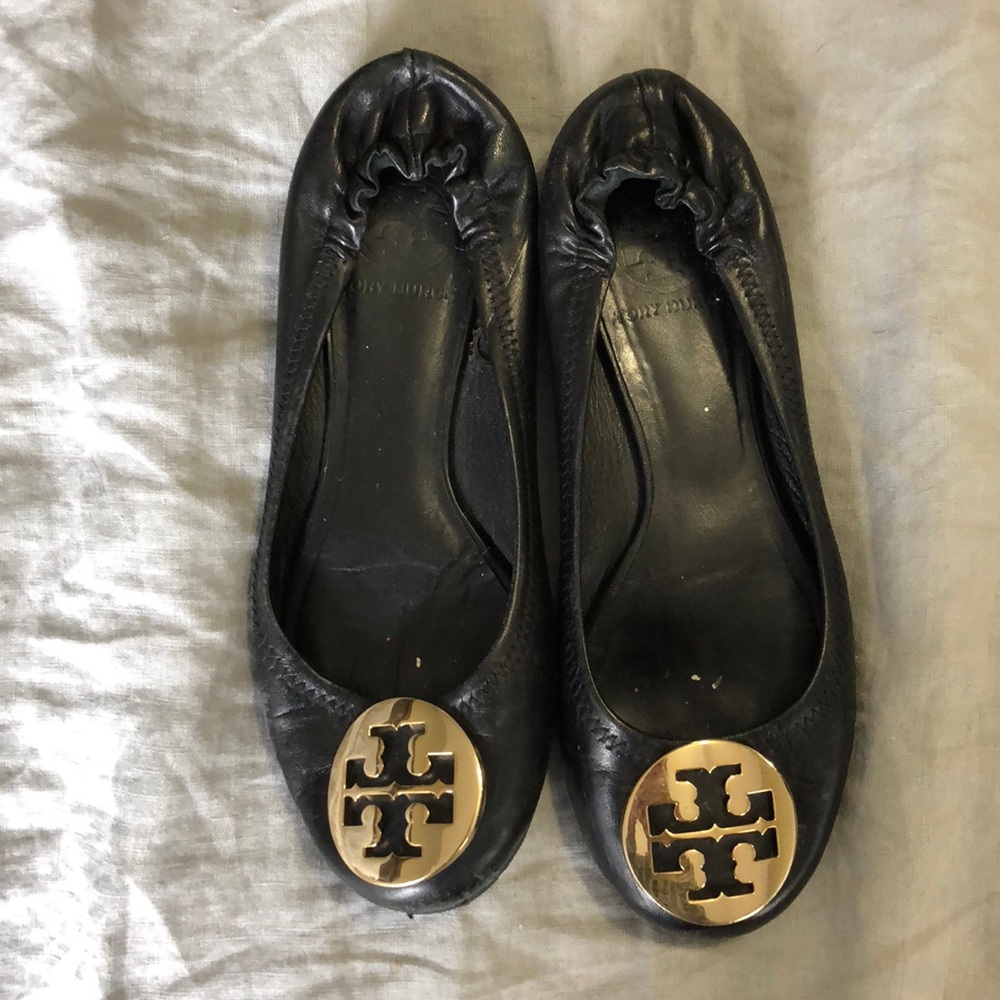 Black Tory Burch flats with gold emblem